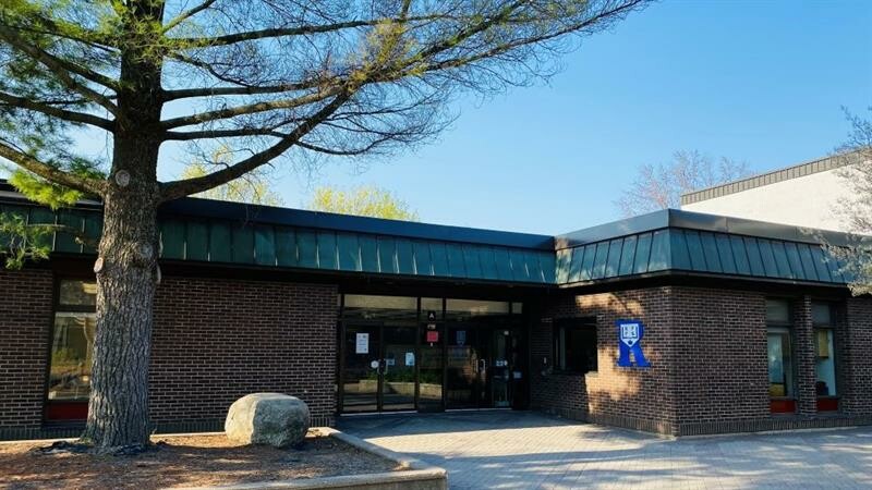 Picture of the front of rockcliffe park school